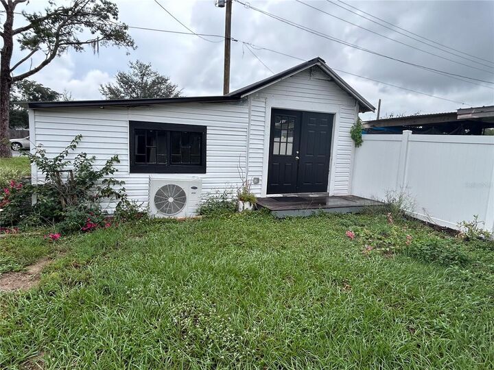 Property Photo: 650 9th Street NE FL 33881
