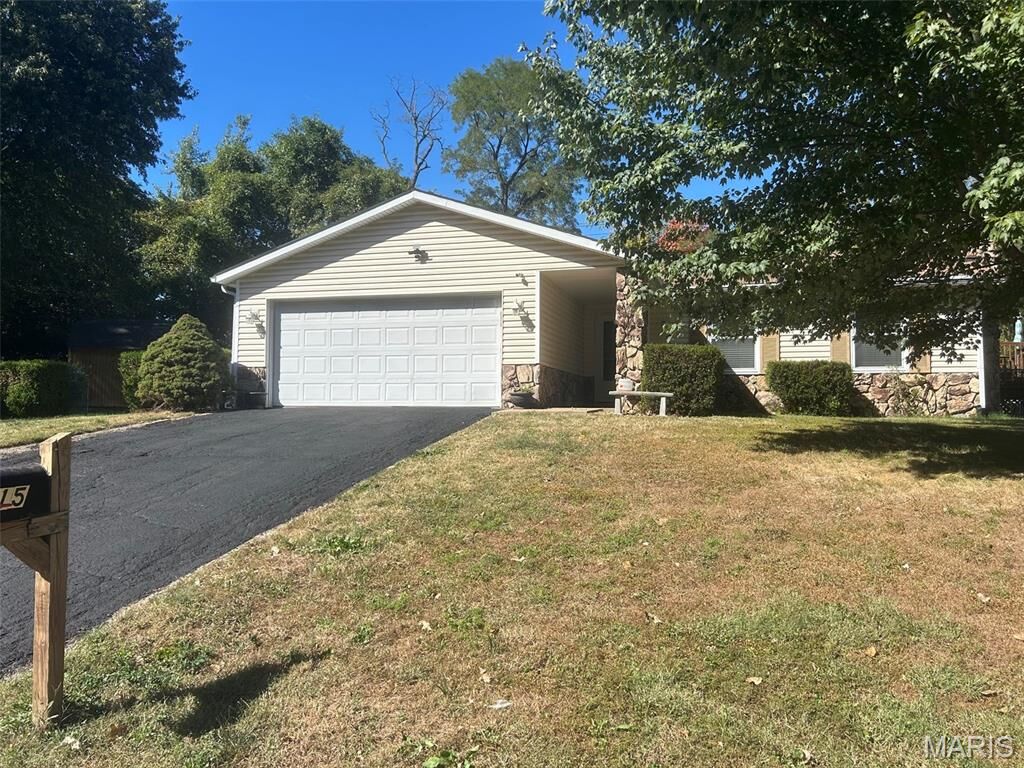 Property Photo:  15 Las Olas Drive  IL 62221 