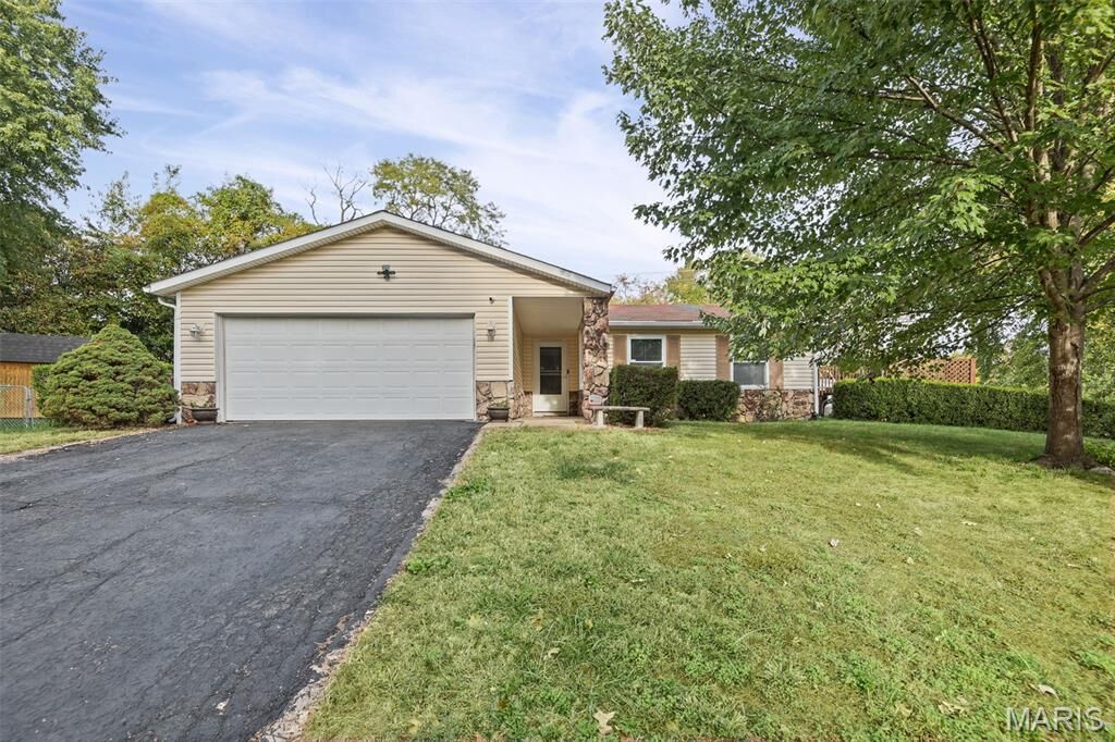 Property Photo:  15 Las Olas Drive  IL 62221 