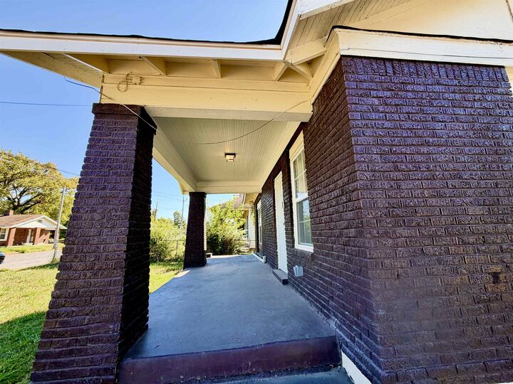 Property Photo:  1427 S Willett St  TN 38106 
