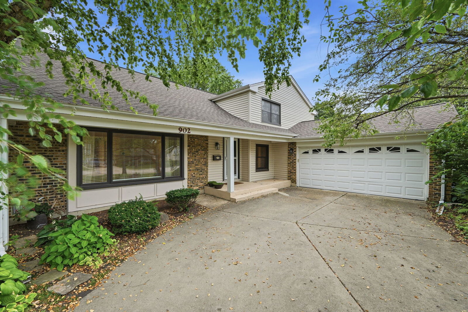 Property Photo: 902 N Rohlwing Road IL 60074