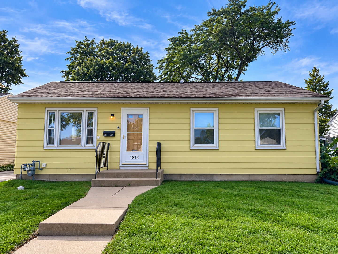 Property Photo: 1813 Fargo Avenue IL 60018