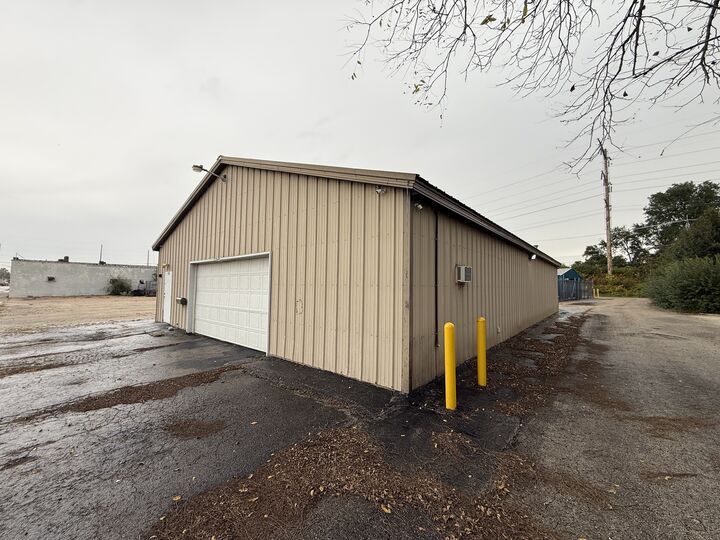 Property Photo:  830 S McMullen Drive  IL 60901 
