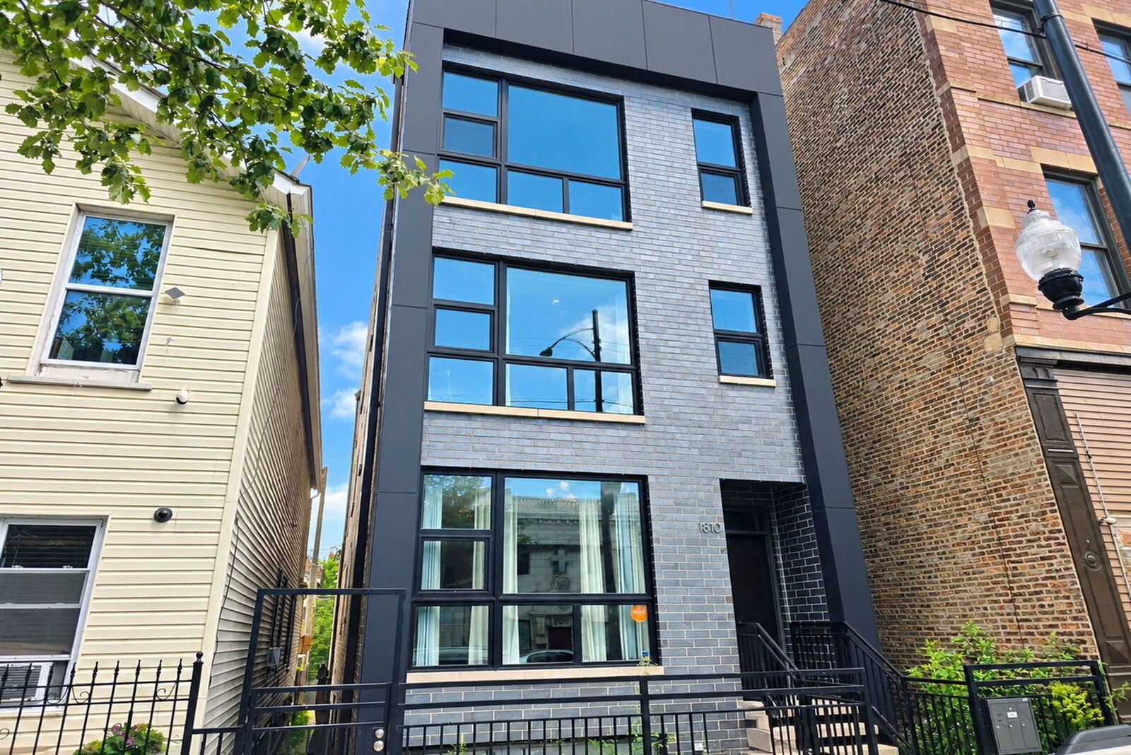 Property Photo:  1810 S Racine Avenue 1  IL 60608 