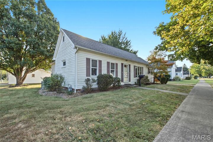 Property Photo:  726 N Illinois Avenue  IL 62056 