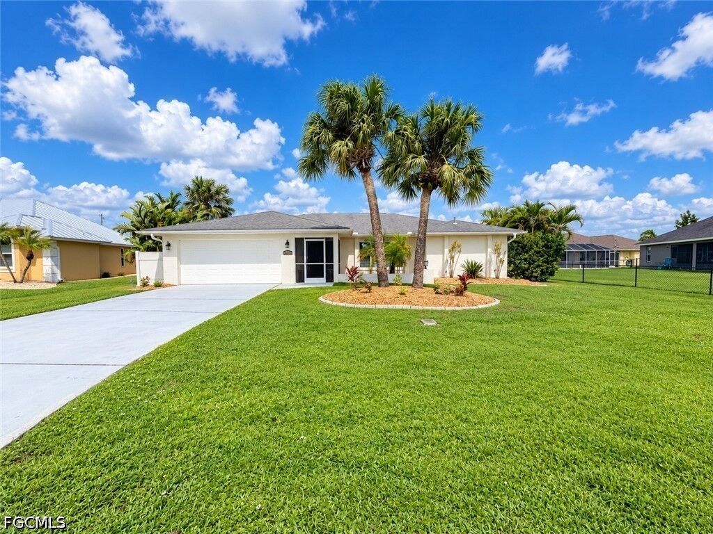 Property Photo:  1535 Ultramarine Lane  FL 33983 