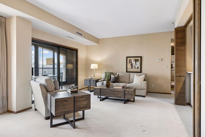 Property Photo:  1235 Yale Place 908  MN 55403 