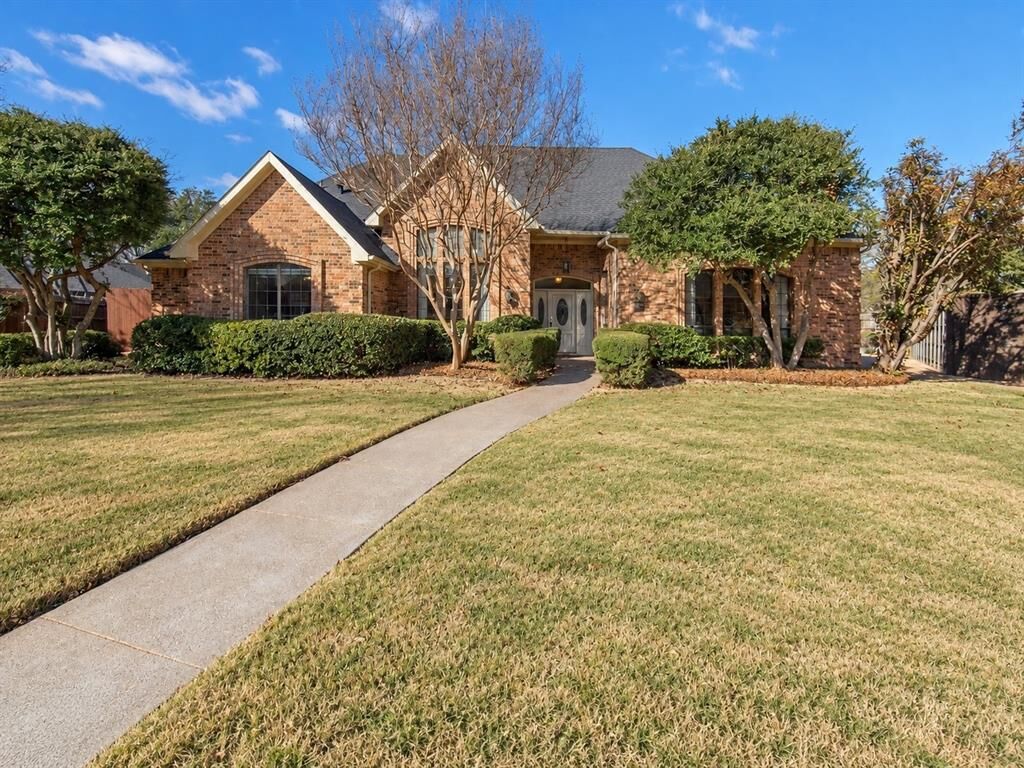 Property Photo:  2609 Antlers Court  TX 75025 