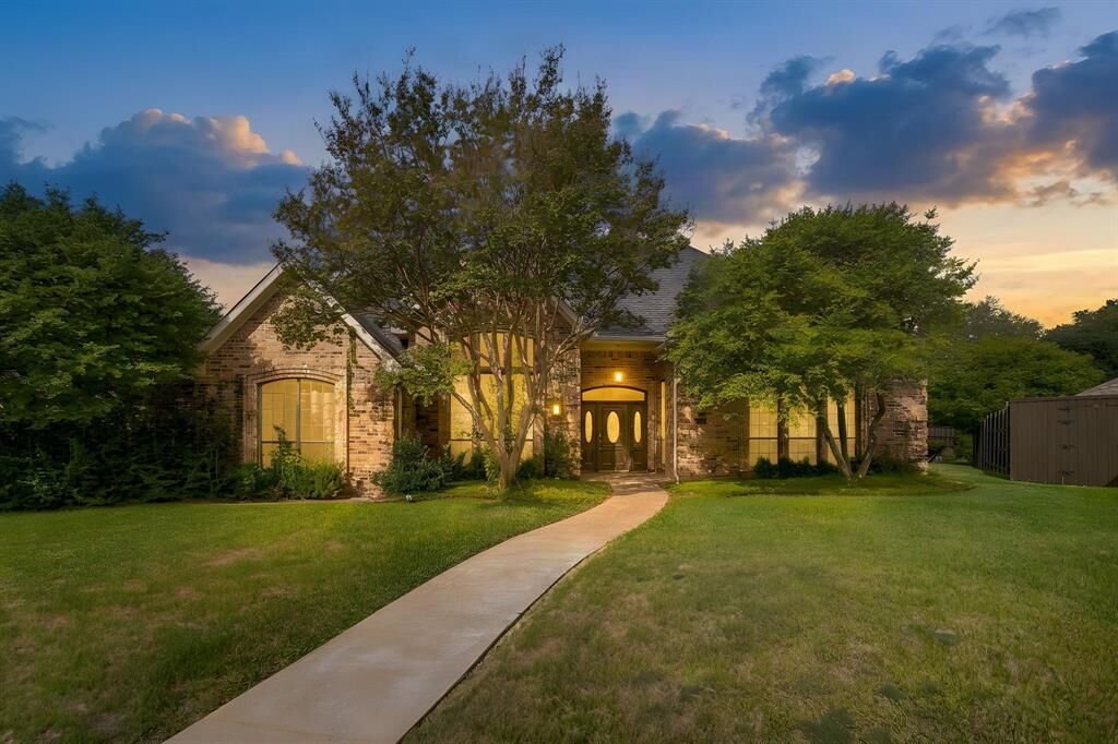 Property Photo:  2609 Antlers Court  TX 75025 