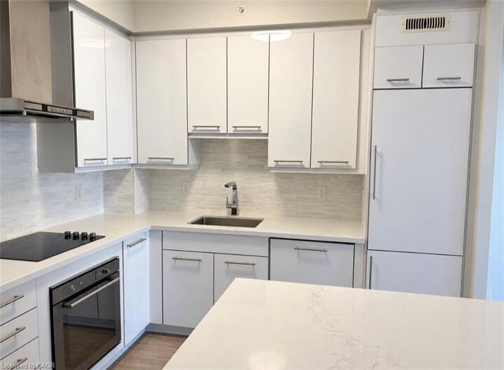 Property Photo:  2081 Fairview Street 1705  ON L7R 0E4 