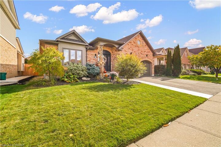 Property Photo:  42 Edith Monture Avenue  ON N3T 6M8 