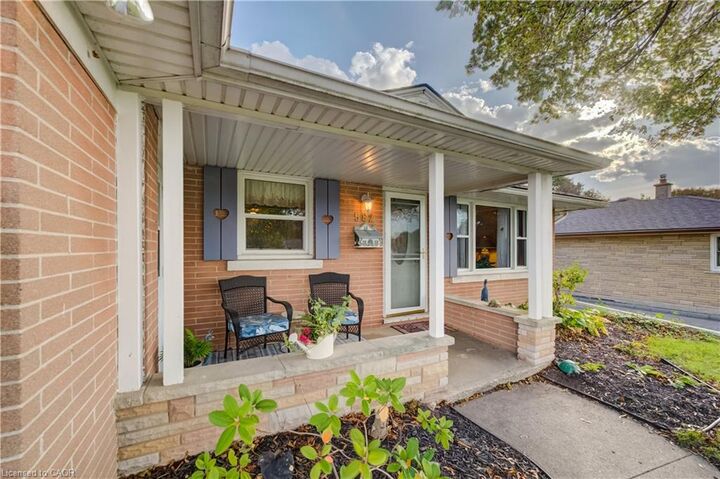 Property Photo:  582 Grand Valley Drive  ON N3H 2S1 
