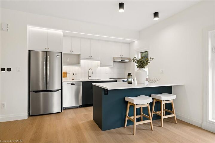 Property Photo: 563 Wellington Street 4 ON N2H 5L6