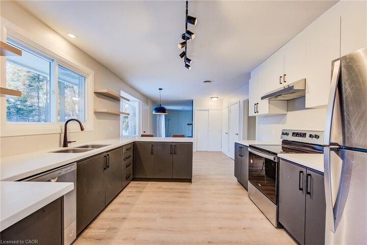 Property Photo:  332 Longfellow Drive  ON N2L 2S3 