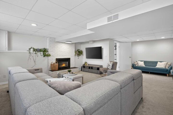 Property Photo:  10704 Maplecrest Road SE  AB T2J 1X9 