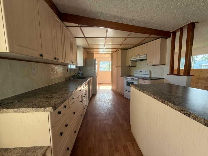 Property Photo:  700 8 Street  AB T0H 1P0 
