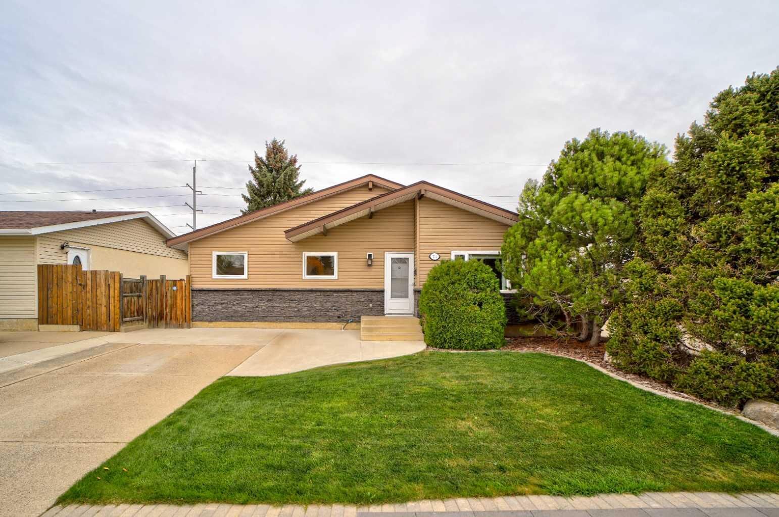 Property Photo:  174 Eagle Road N  AB T1H 4S6 