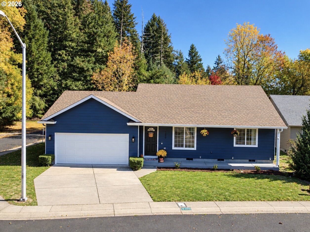 Property Photo: 209 Bluebird St OR 97424