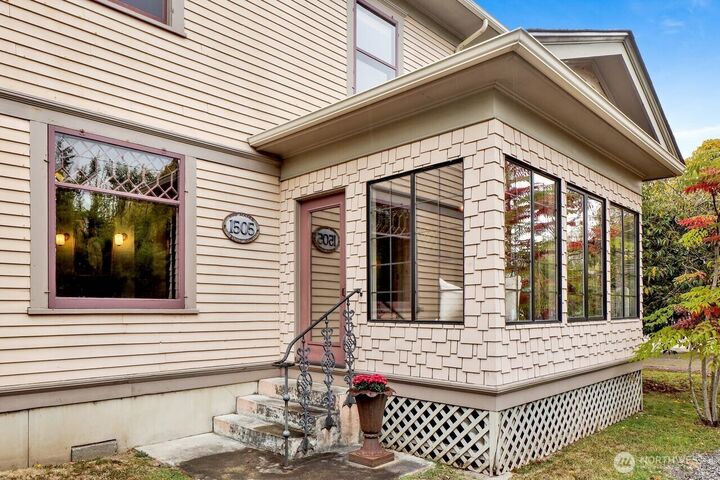 Property Photo: 1505 Broadway WA 98225