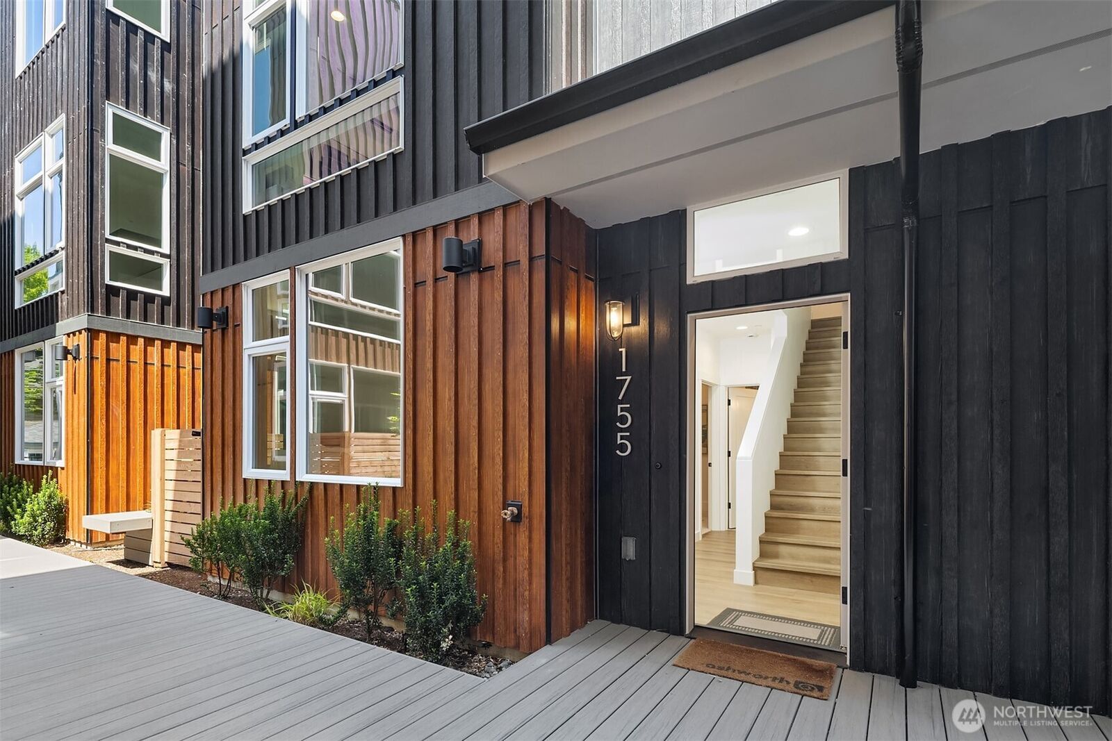 Property Photo:  1739  17th Avenue  WA 98122 