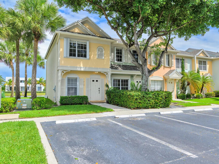 Property Photo: 219 Mallory Court FL 33326
