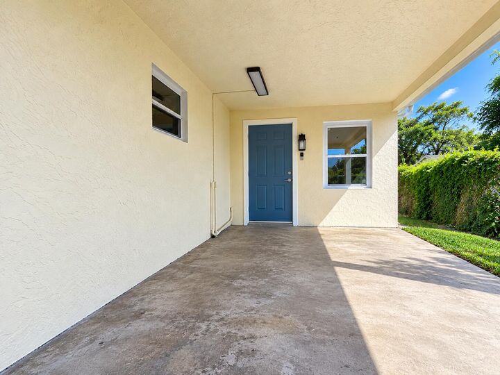 Property Photo: 632 W 5th Street 0 FL 33404