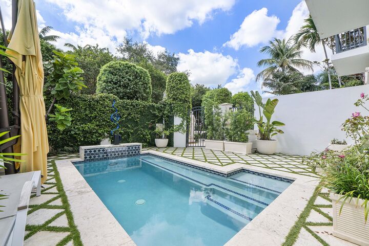 Property Photo: 1107 NE 2nd Street FL 33301