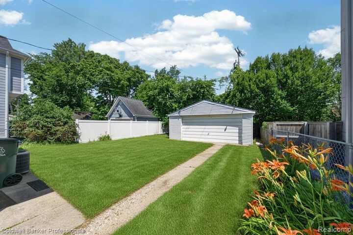 Property Photo:  991 Humphrey Avenue  MI 48009 