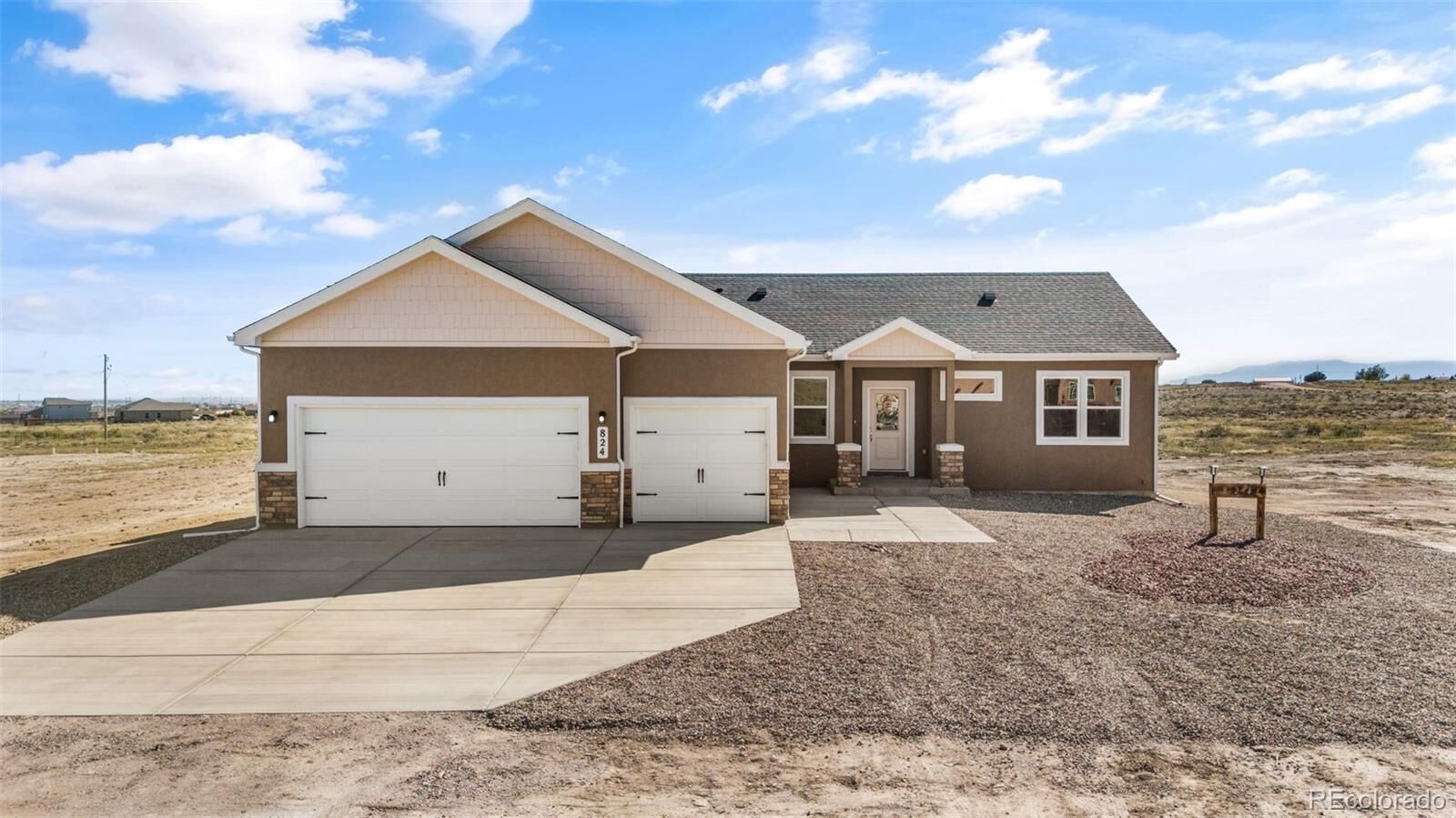Property Photo: 824 E Loma Drive CO 81007