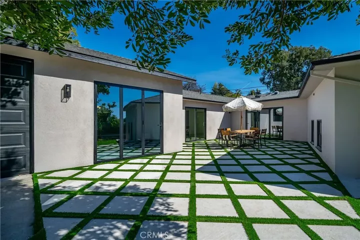 Property Photo: 1304 Sydney CA 93401
