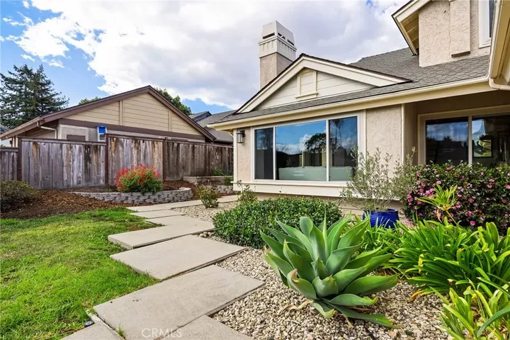 Property Photo:  833 Escuela Court  CA 93405 