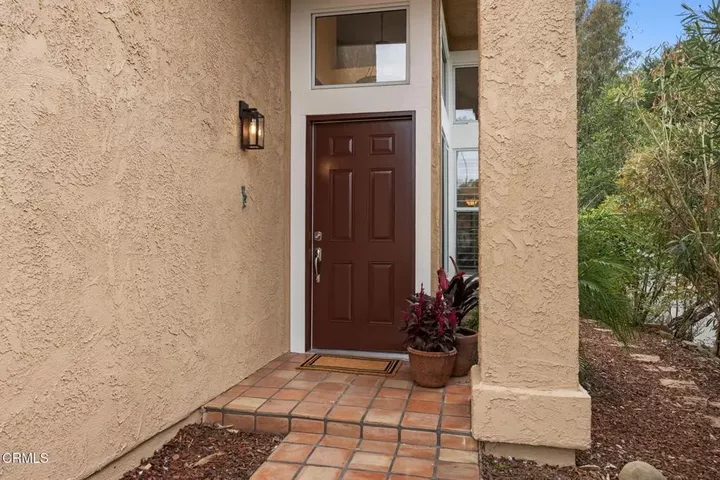 Property Photo: 708 Kickapoo Drive CA 93001