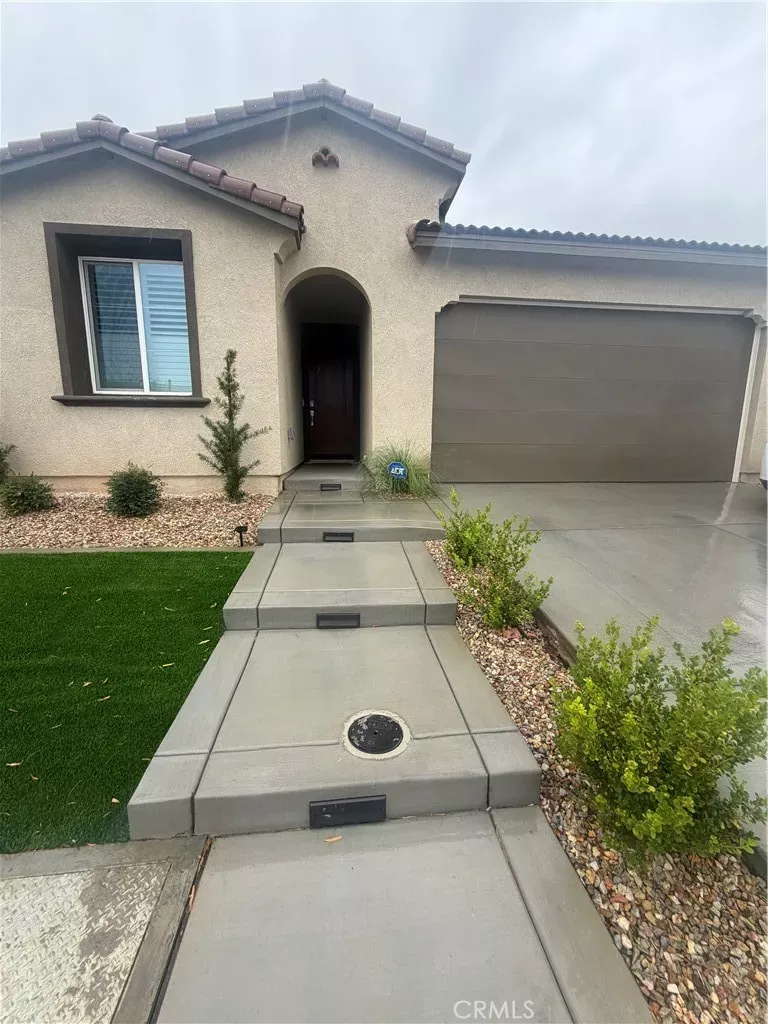 Property Photo:  618 W Maitland Avenue  CA 91762 