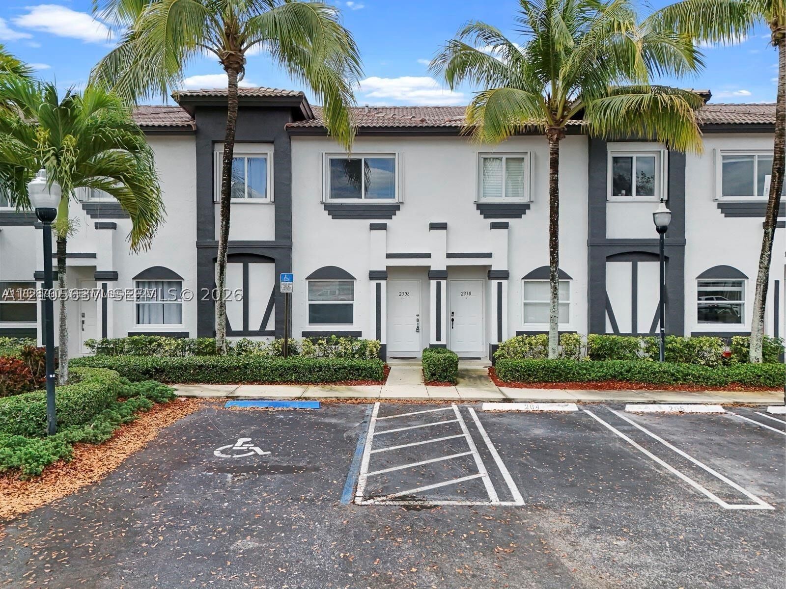 Property Photo:  2308 SE 24th Ave 2308  FL 33035 