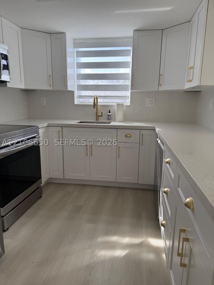 Property Photo:  3052 SW 27th Ave 302  FL 33133 