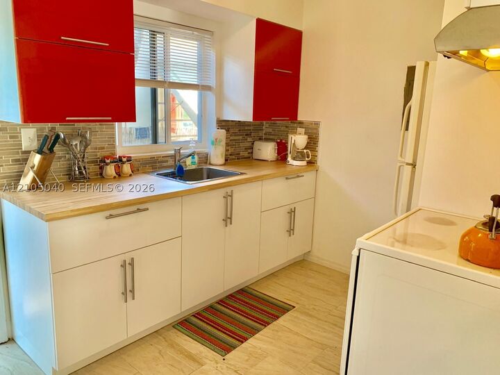 Property Photo:  2 NE 45th St 2  FL 33137 