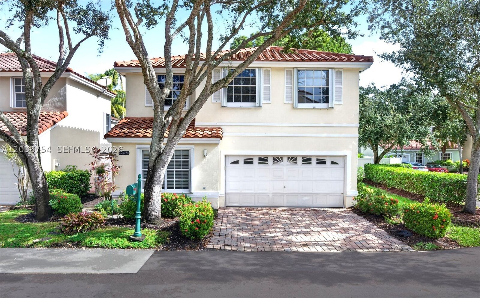 Property Photo:  967 Azure Ln  FL 33326 