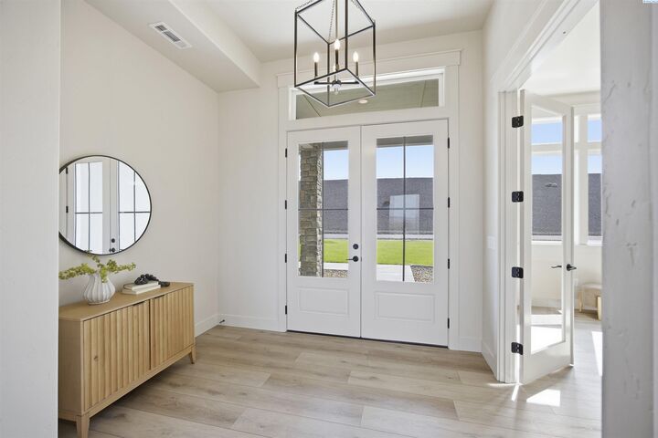 Property Photo:  161 Riviera Drive  WA 99301 