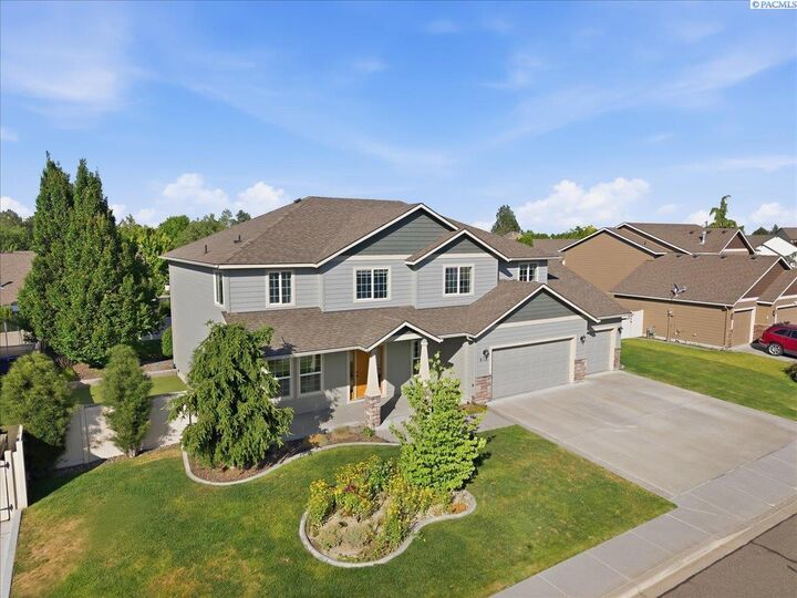 Property Photo: 612 Southwell St WA 99352