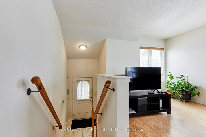 Property Photo:  8 Knowles Street  ON L1Z 0J5 