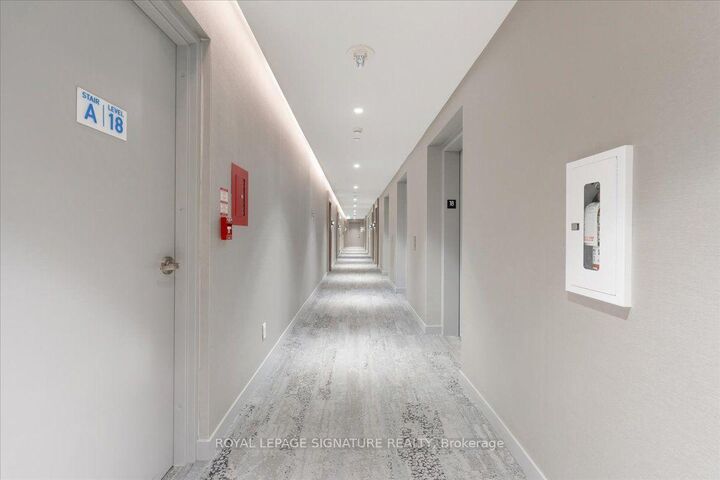 Property Photo:  161 Roehampton Avenue 1805  ON M4P 0C8 