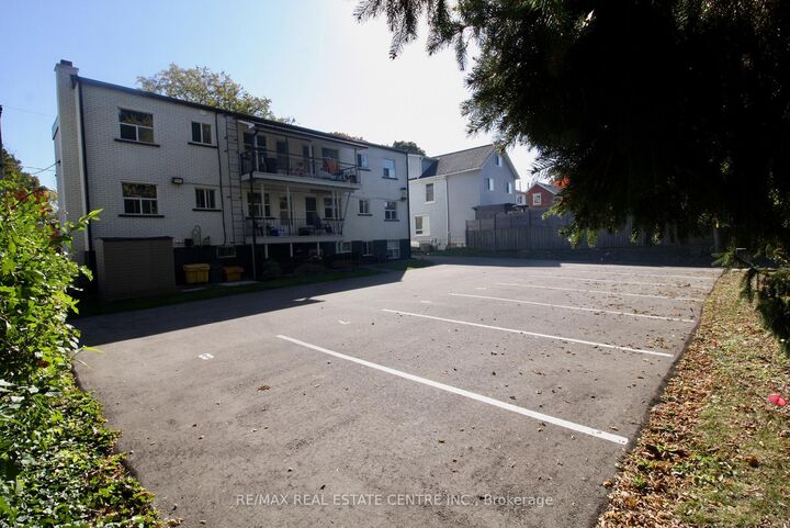 Property Photo: 424 Argyle Street S 1 ON N3H 1R4