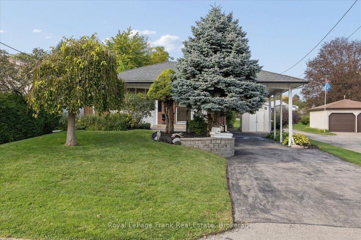 Property Photo:  10 Sunicrest Boulevard  ON L1C 2G7 