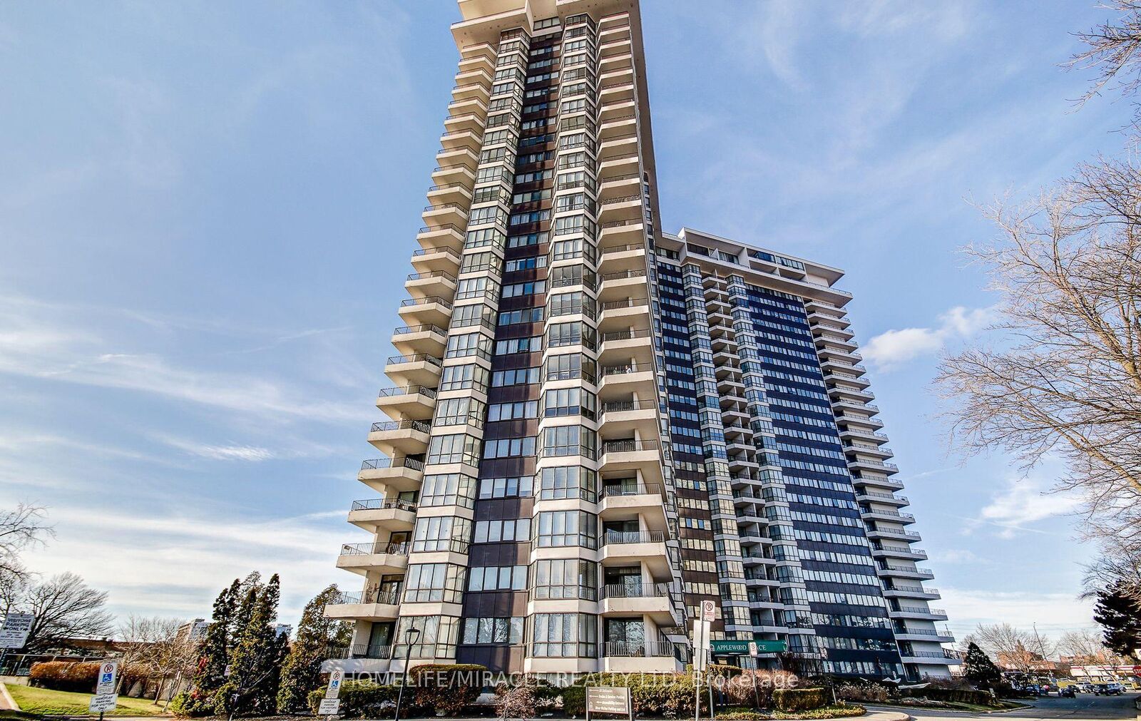 Property Photo:  1333 Bloor Street 504  ON L4Y 3T6 