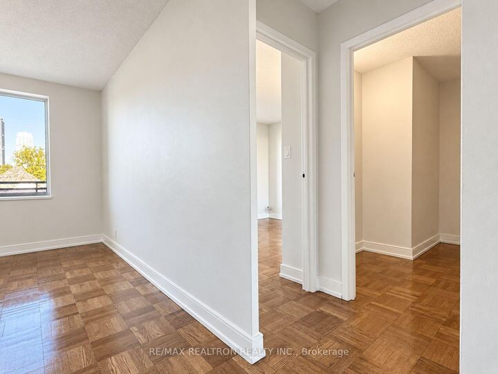 Property Photo:  990 Avenue Road 310  ON M5P 2K8 