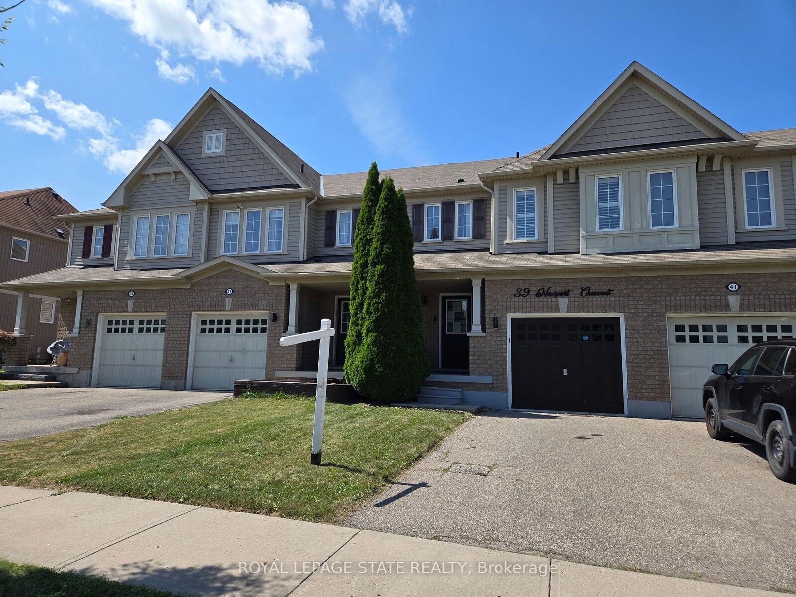 Property Photo:  39 Newport Crescent  ON L9A 0B2 