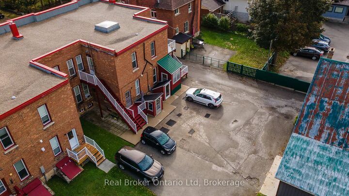 Property Photo:  940 5th Avenue E  ON N4K 2S2 