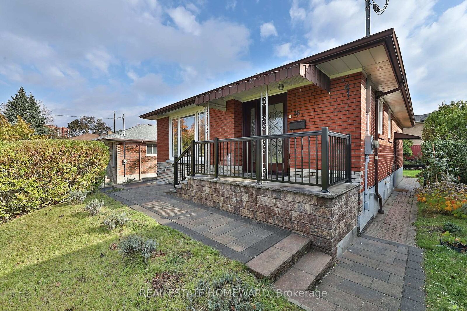Property Photo:  36 Kim Court Upper  ON M1K 3R6 