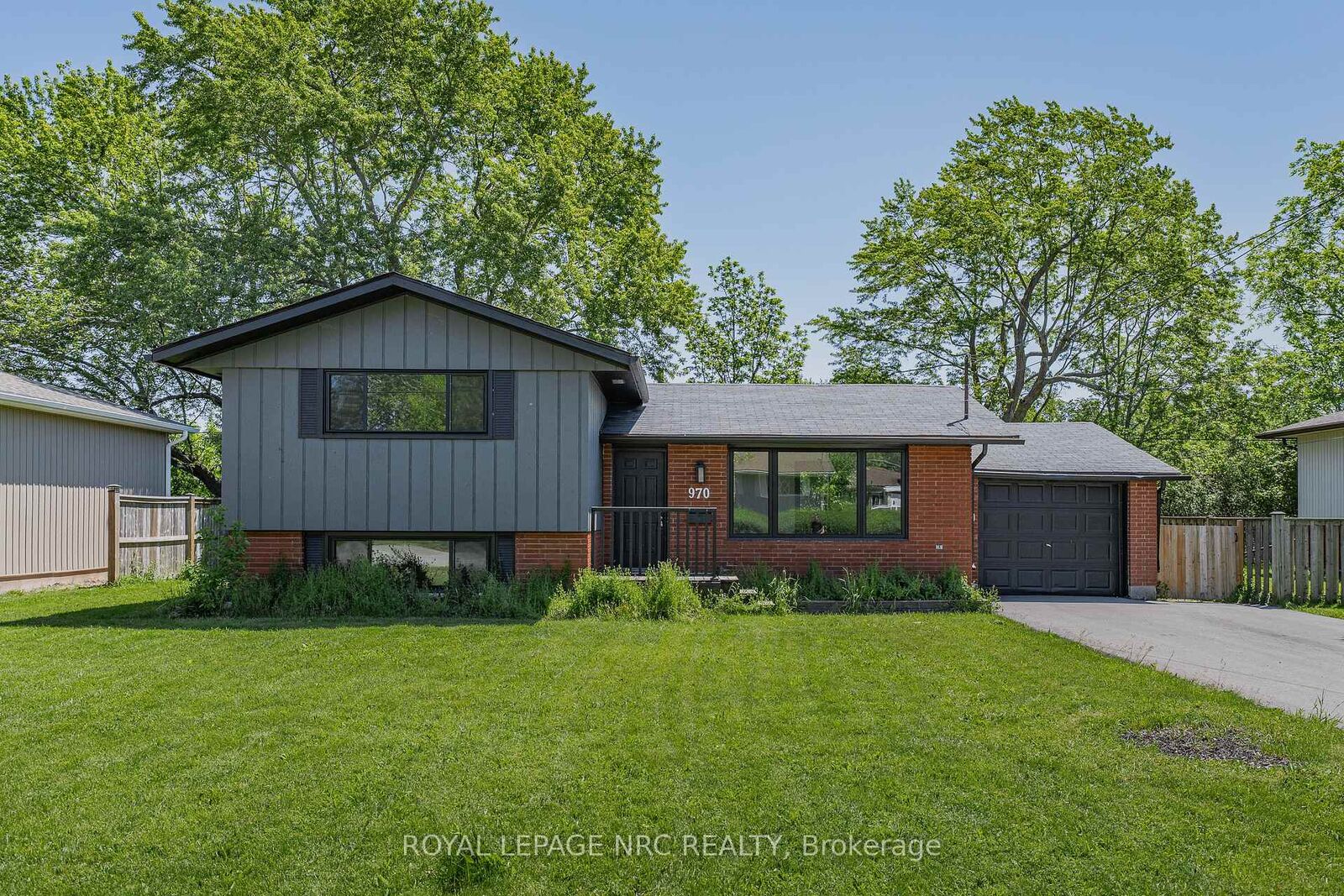 Property Photo:  970 Parkdale Avenue  ON L2A 5B6 