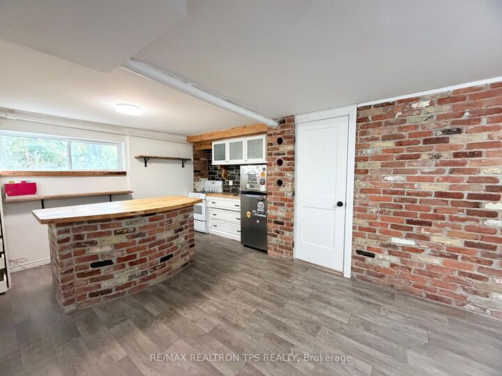 Property Photo:  54 Lawson Road 3  ON L1E 2K3 